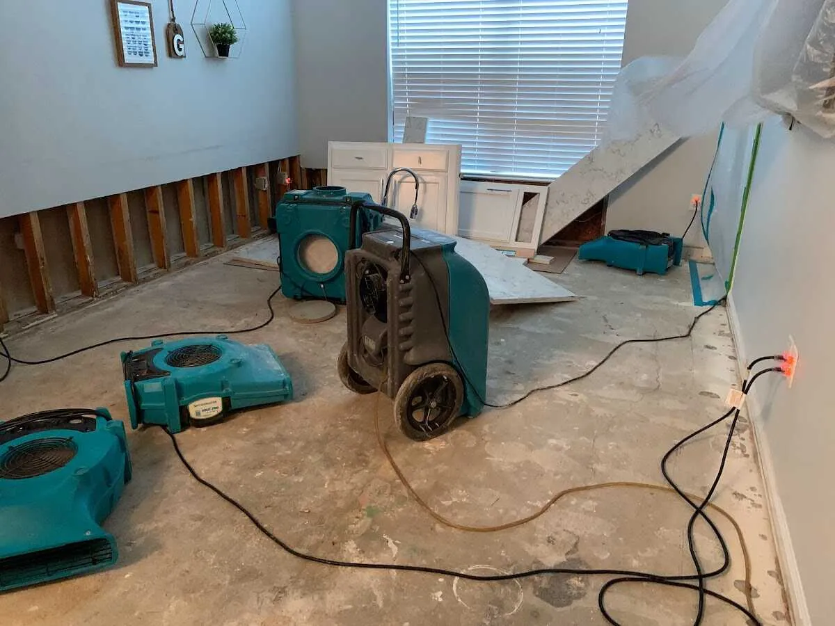 Dehumidifier in flood-cut room for Water Extraction & Removal in Progreso